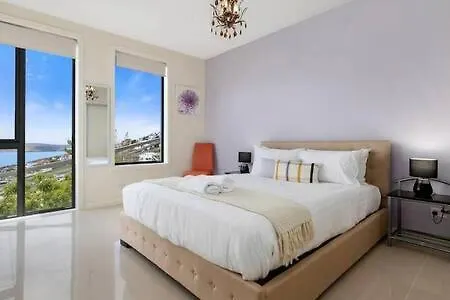 The View Sandy Bay 5 Bedroom Hobart Holiday home